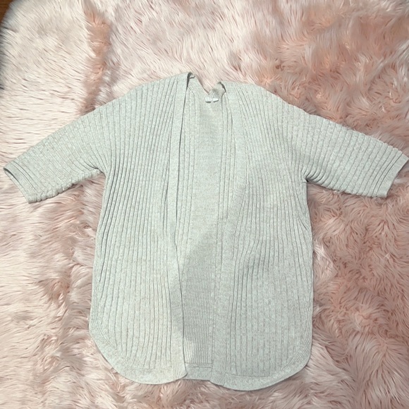 Short sleeve GAP beige / off white cardigan size medium - Picture 1 of 4